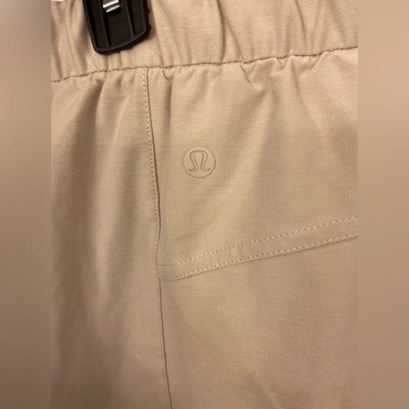 Lululemon Light Utilitech Cargo Pocket High Rise Crop Natural Ivory Size 32 - Picture 6 of 7